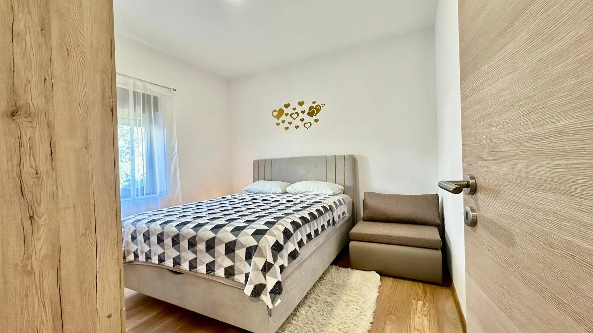 Coastal Family Escape In Turanj, Croatia Apartamento
